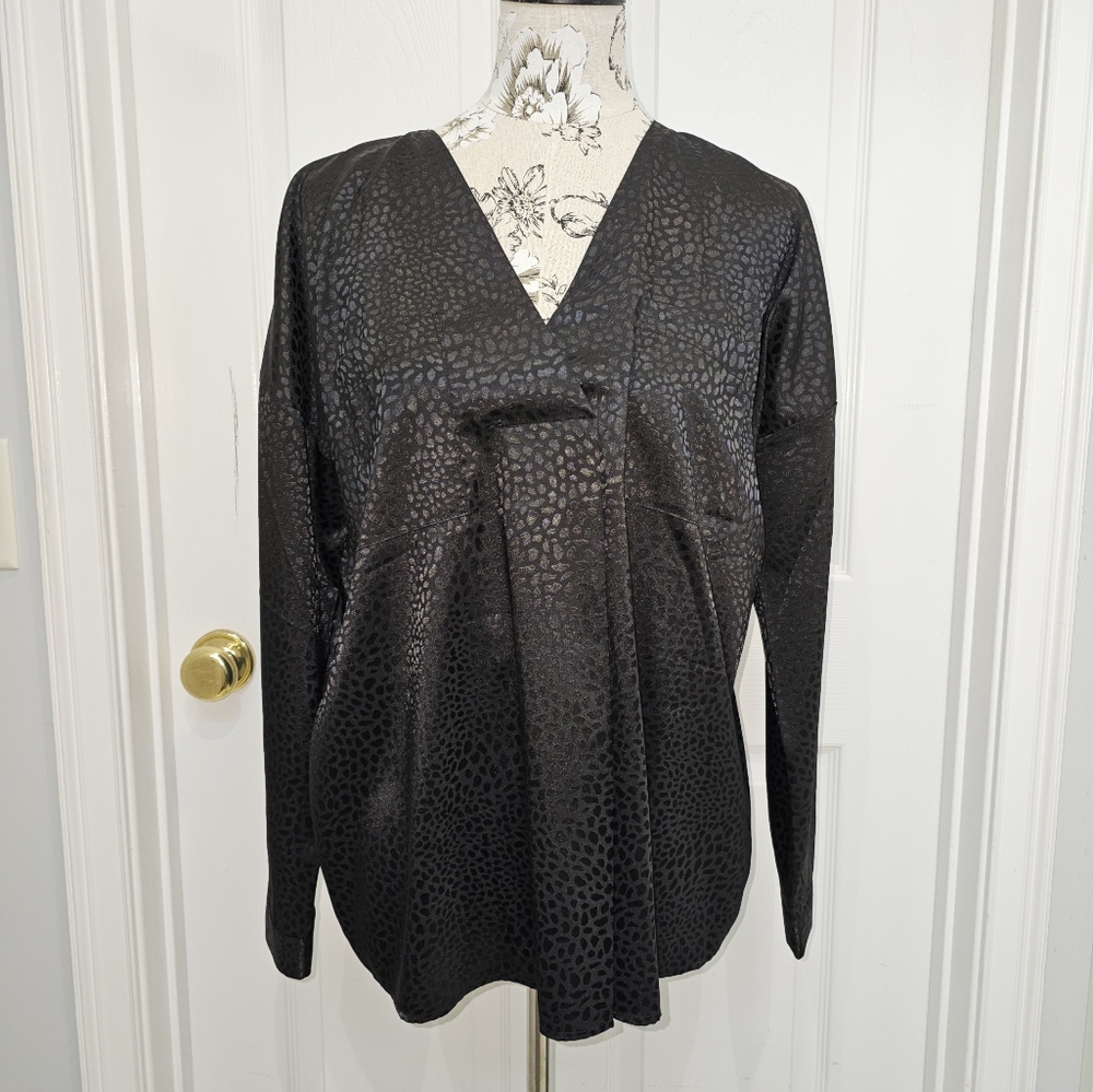 entro, Size Small, Elegant Black Women's Top, Cheetha Print - Picture 2 of 11